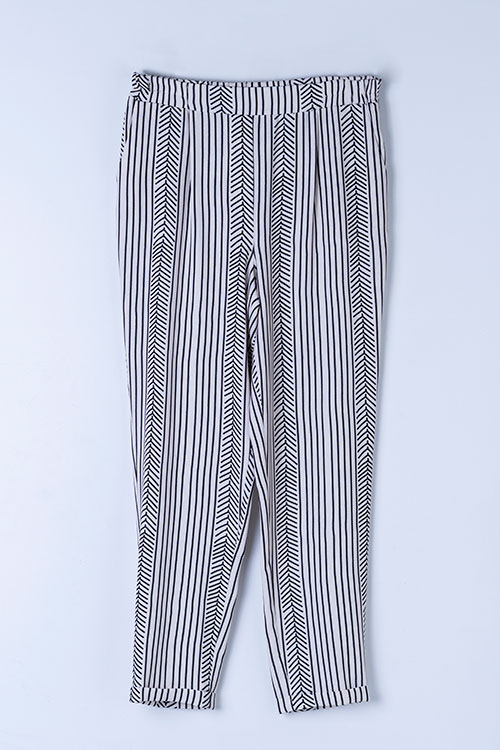 Pantalón recto de tiro medio con dibujo de rayas