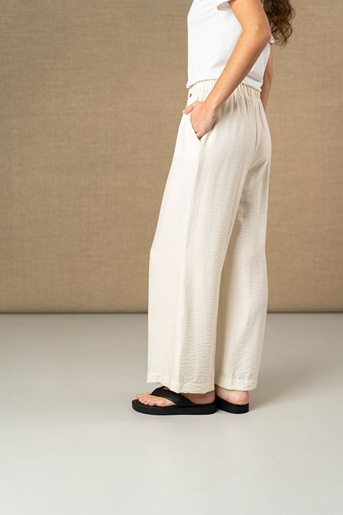 Pantalón fluido de pierna ancha con cintura con goma