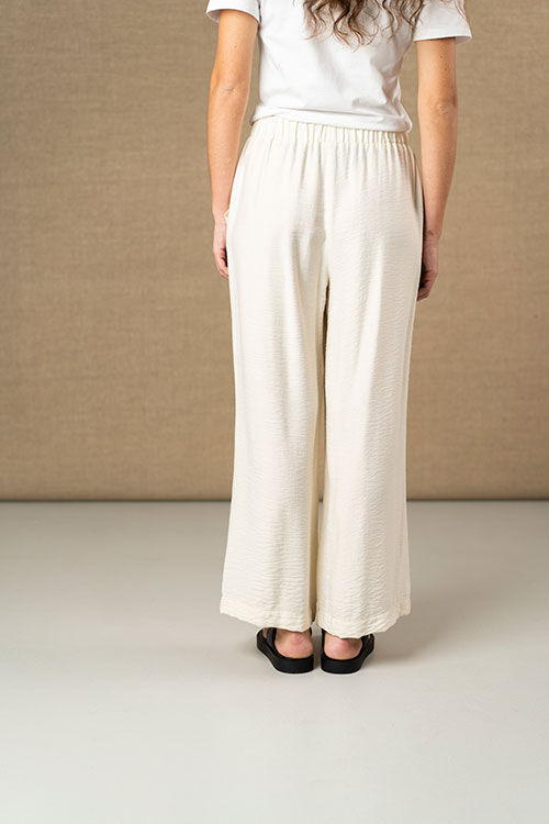 Pantalón fluido de pierna ancha con cintura con goma