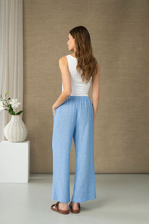 Pantalón fluido azul claro con cintura con goma