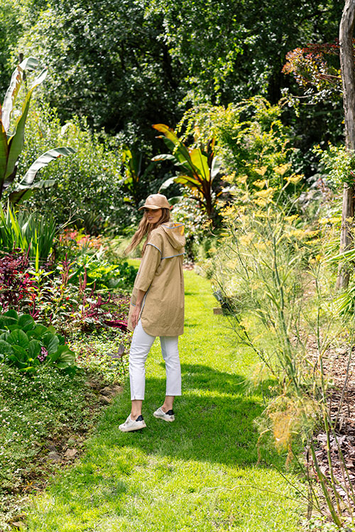 Parka larga con capucha en beige