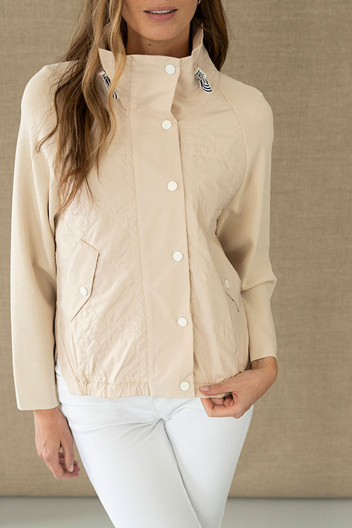 Parka corta beige combinada