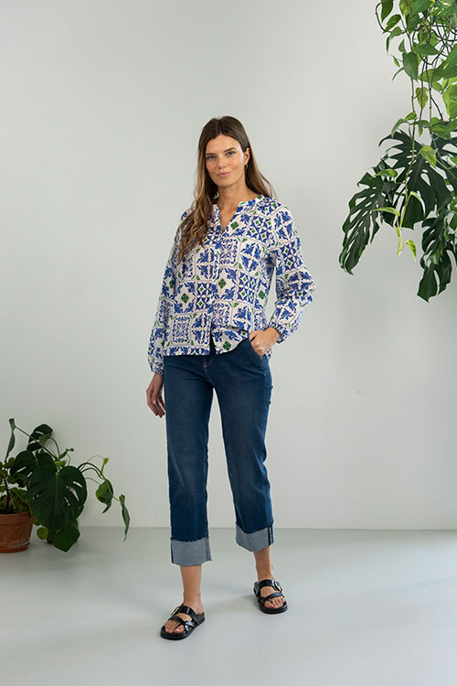 Camisa estampada en azul y verde
