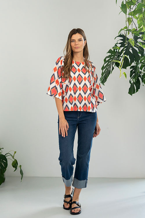 Blusa fluida de estampado geométrico con manga murciélago