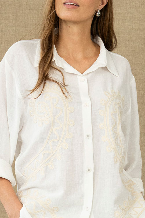Camisa blanca bordada