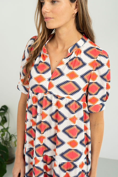 Vestido midi fluido con estampado geométrico