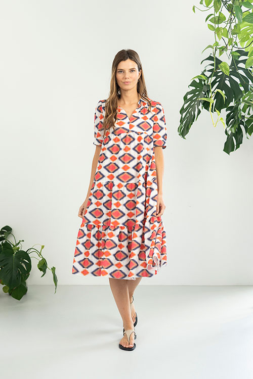 Vestido midi fluido con estampado geométrico