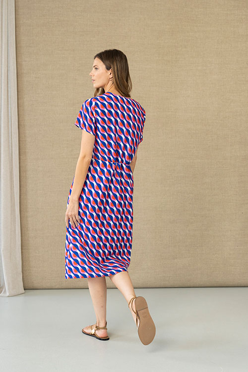 Vestido midi estampado geométrico con botones