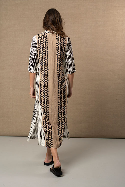 Vestido largo estampado geométrico en blanco y negro