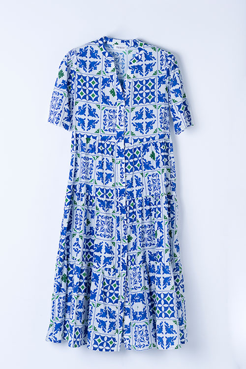 Vestido midi estampado con volantes