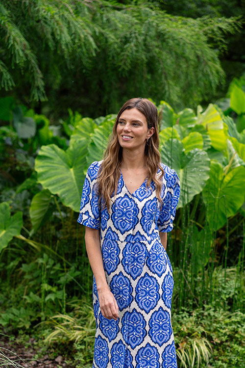 Vestido de lino y algodón con estampado azul