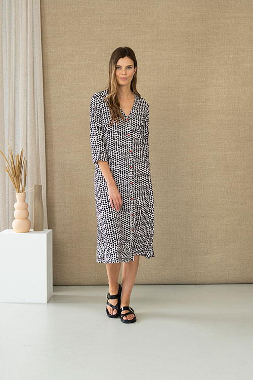 Vestido camisero de punto con estampado de lunares