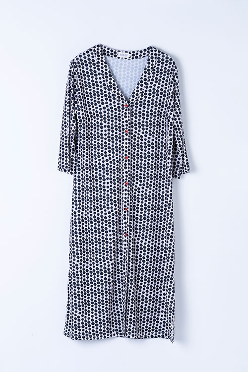 Vestido camisero de punto con estampado de lunares