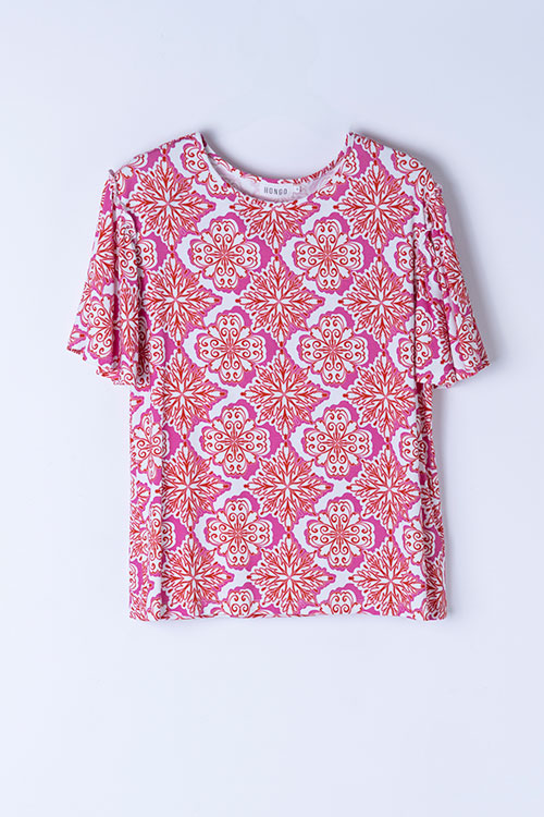 Camiseta de punto en tonos rojos con manga acampanada