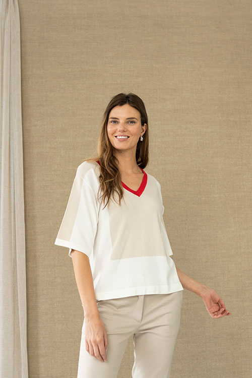 Jersey fluido bicolor con escote pico en contraste