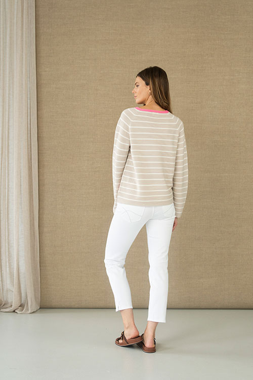 Jersey de rayas beige con cuello rosa
